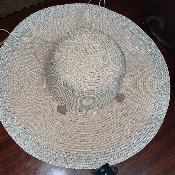 Beautiful rose gold with silver beach hat - Picture 4 of 5